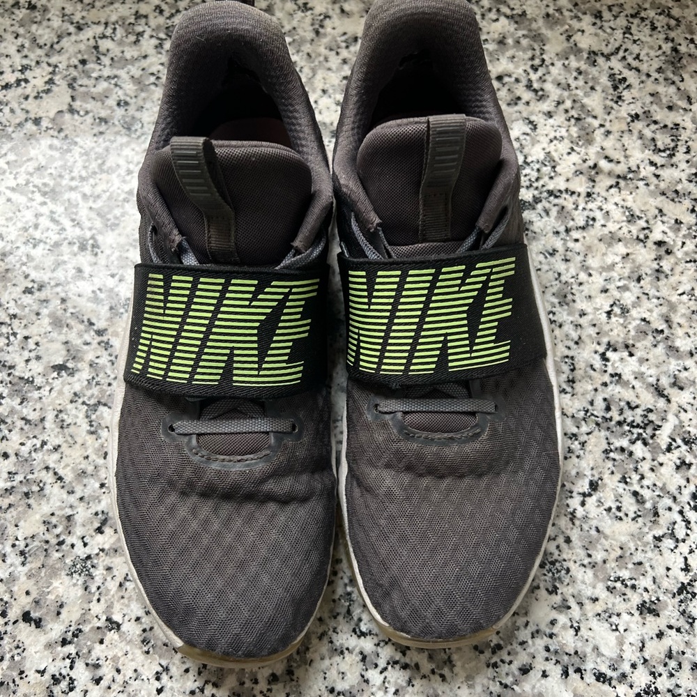 NIKE Women's In-Season TR 9 AMP Training Shoe in Neon Green, Dark Grey